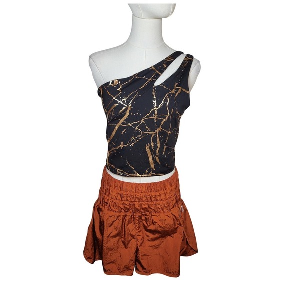 Beyond Yoga Black & Gold Marble One Shoulder Crop Top Large Gym Workout Chic - Picture 2 of 8